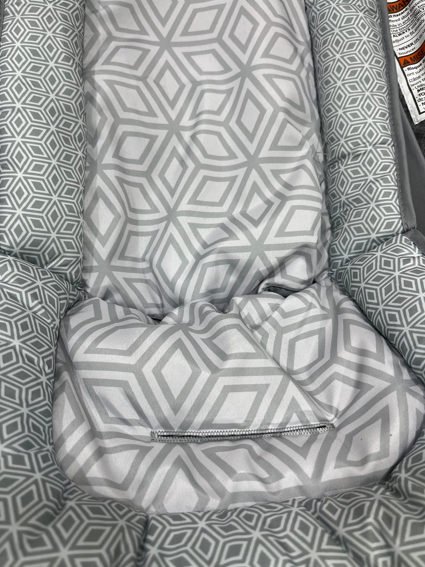 Summer Infant 2-in-1 Bouncer & Rocker Duo - Heather Gray (Gently Used)